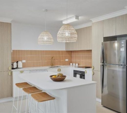 Main Beach Coastal Apartment