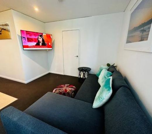 Modern 2 Bedroom Apt near Tram & Ocean
