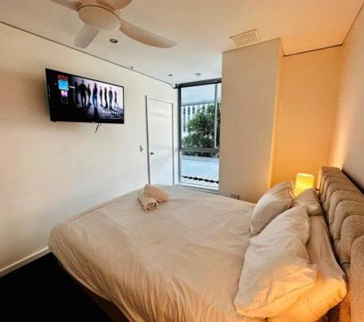 Modern 2 Bedroom Apt near Tram & Ocean
