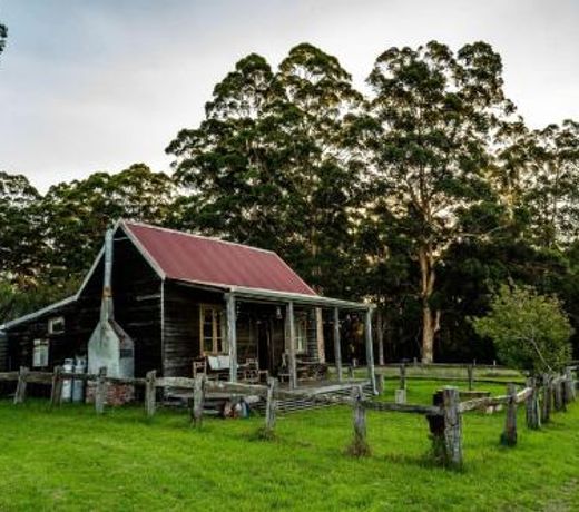 Cosy Farmstay: Green Cabin at Whispering Woods