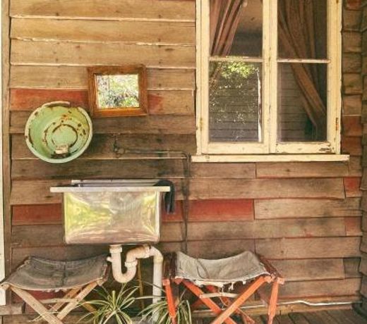 Cosy Farmstay: Green Cabin at Whispering Woods