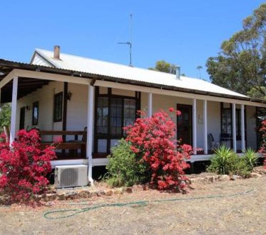 Daisy Cottage located on Buckland Estate