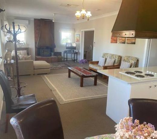 Daisy Cottage located on Buckland Estate