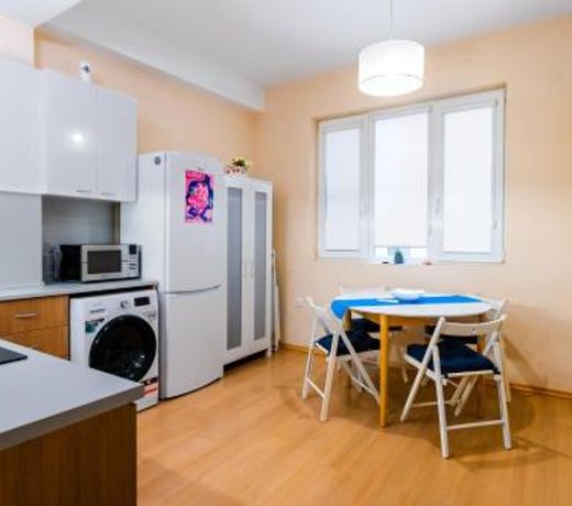 Sofiaâs Best Area - Workspace+300 MBPS WiFi