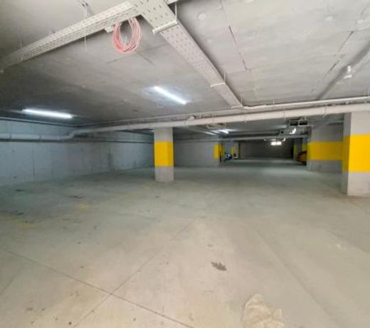 Emirates Lux Apartment and Parking