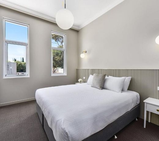 Aloha Central Platinum Apartments