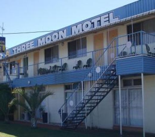 Three Moon Motel