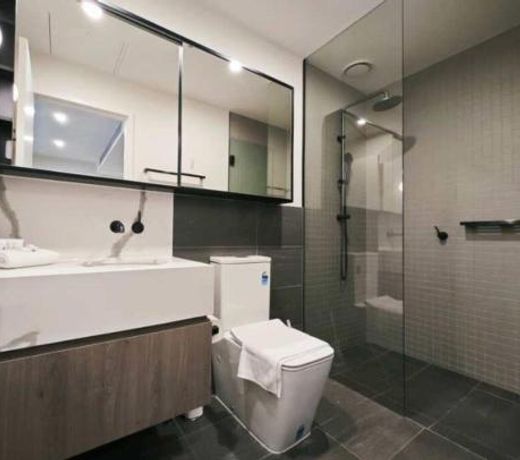 2 beds 2 bath Apt *Free Carpark