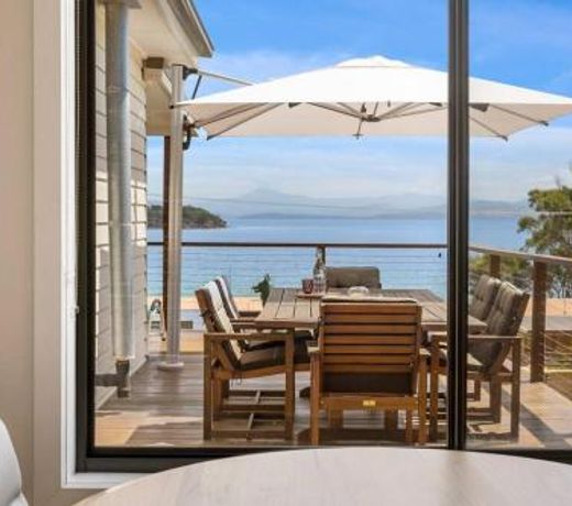 'The Alonnah' Beach House - Main House & Unit