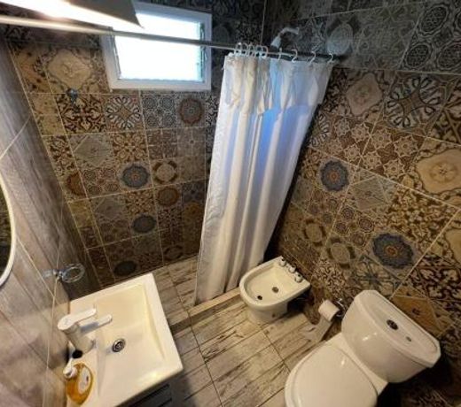 Quinta los Sauces Casa con piscina en barrio residencial tranquilo