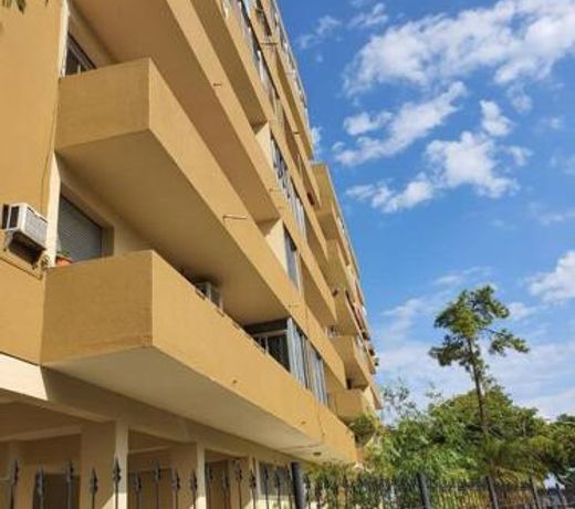 Departamento sobre la costanera