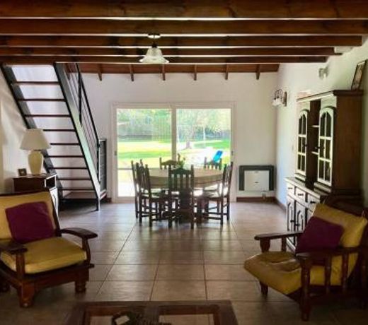 Casa en Ing. Maschwitz con gran parque y pileta