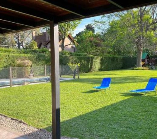Casa en Ing. Maschwitz con gran parque y pileta