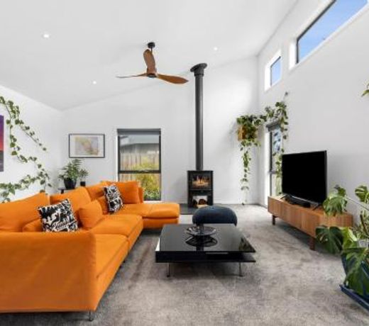 Lonsdale Shores Luxe Beachside Home