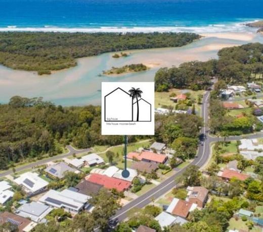Big House Little House Moonee Beach
