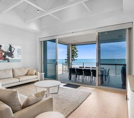 Moana Esplanade - Pure Beach Front 3 Bed Apt
