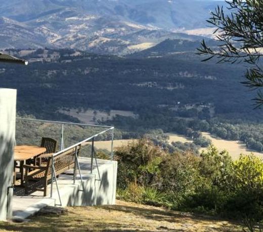 Escarpment Hideaway