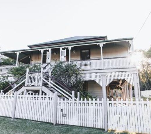 Ipswich Central Colonial 4&2 house + 2&1 apartment
