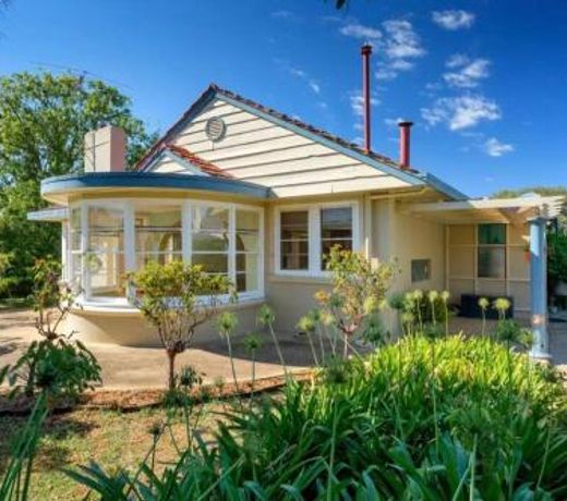 The Captain's Manor - Great location!