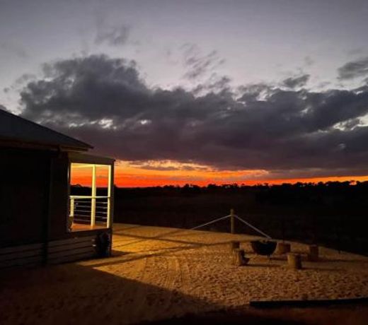 Hillview Country Escape - Magic Views near Historic Maldon
