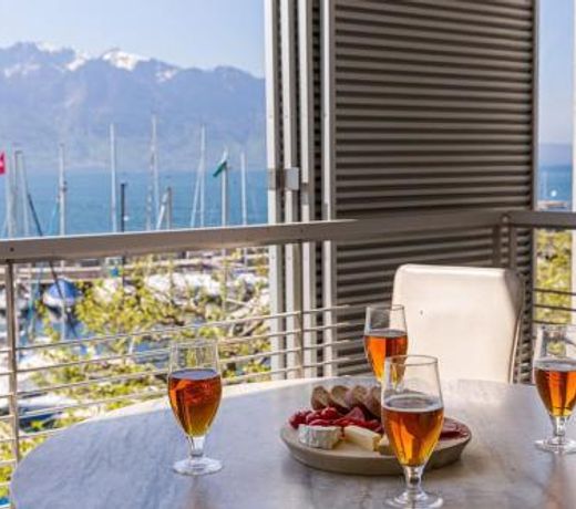 Lakeside Apartment with panoramic view on the lake
