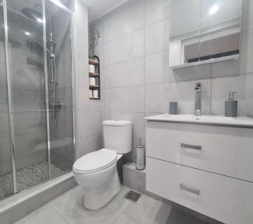 Pindarou Apartment