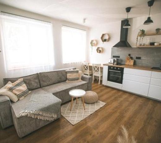 KVARTÃR - apartman na namÄstÃ­ v Äeske LÃ­pÄ, s bezplatnym parkovanÃ­m u domu