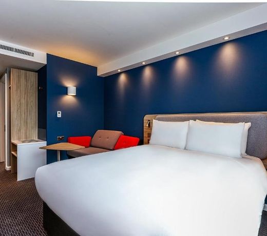 Holiday Inn Express - Hamburg South A7-AS42, an IHG Hotel