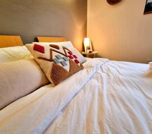 Studio! King Size Bett Autobahn Parkplatz