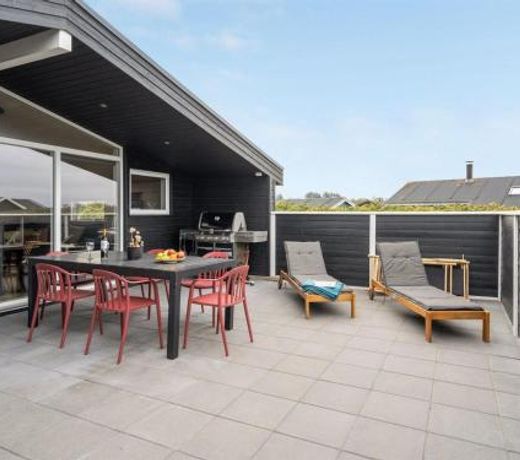 Holiday Home Eevert - 300m from the sea in NW Jutland by Interhome