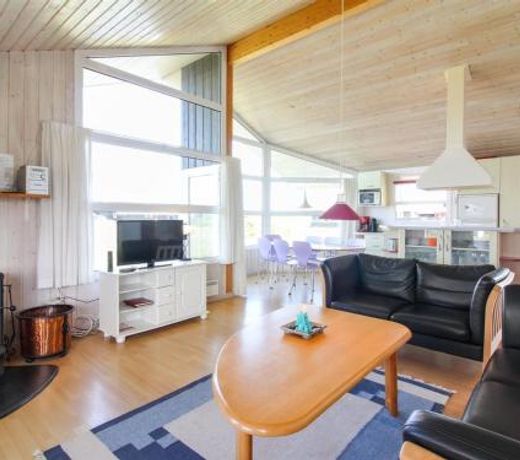 Holiday Home Fanni - 300m from the sea in NW Jutland by Interhome
