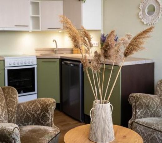 Leola Center Apartment