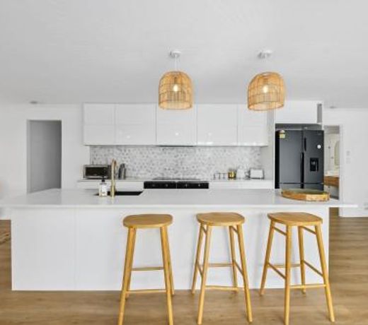 Luxury home in the heart of Burleigh