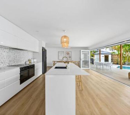 Luxury home in the heart of Burleigh