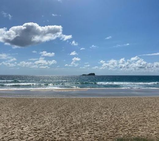 Stunning Coastal Home with Heated Pool & Cinema - 3min walk to the beach!