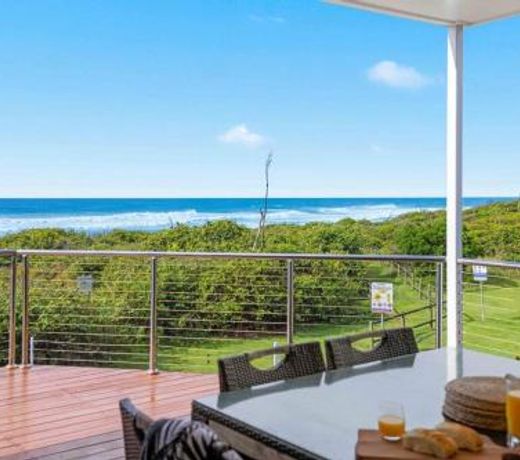 The Vibe Beach House - direct beach access, spa