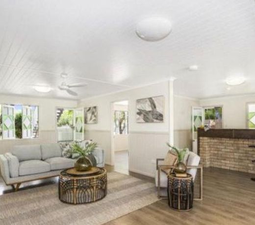 Walk to PINK concert - Sleeps 12