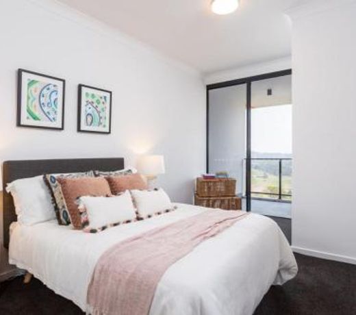 Luxury Private Queen Room with Balcony & Bathroom in Shared Apartment Panorama Gold Coast