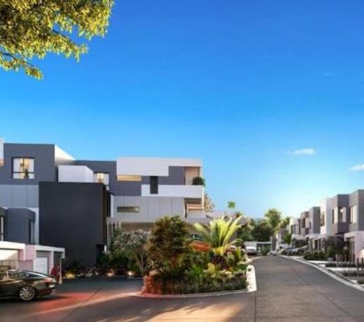 Luxury Private Queen Room with Balcony & Bathroom in Shared Apartment Panorama Gold Coast