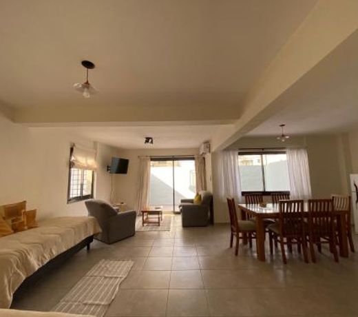 Excepcional apartamento, con patio cochera y parrilla en el centro