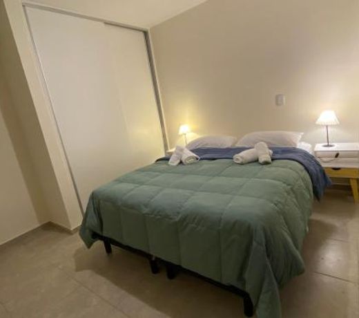 Excepcional apartamento, con patio cochera y parrilla en el centro