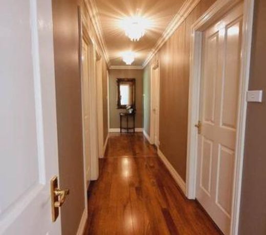 Noonan House, 5 bedrooms. Hop & skip to town