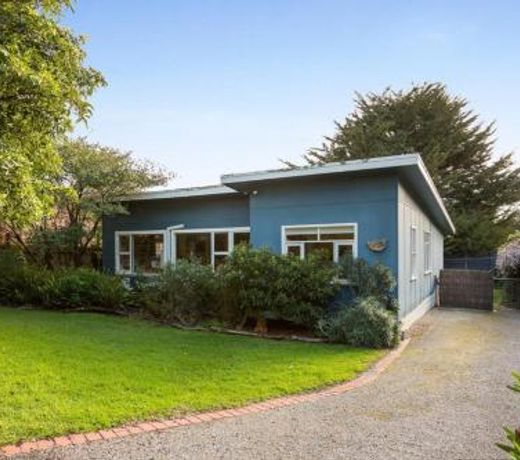13 Heyley Avenue