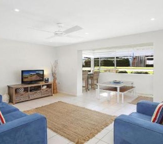Ashwood 100 Meters To Beach, Shops, Cafes Accom Holidays