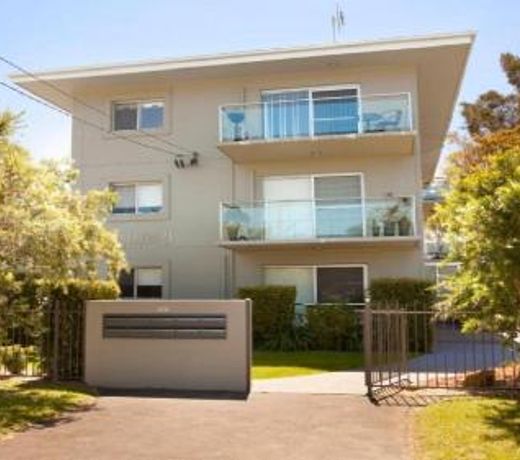 Summerton Comfortable Apartment In Terrigal Accom Holidays