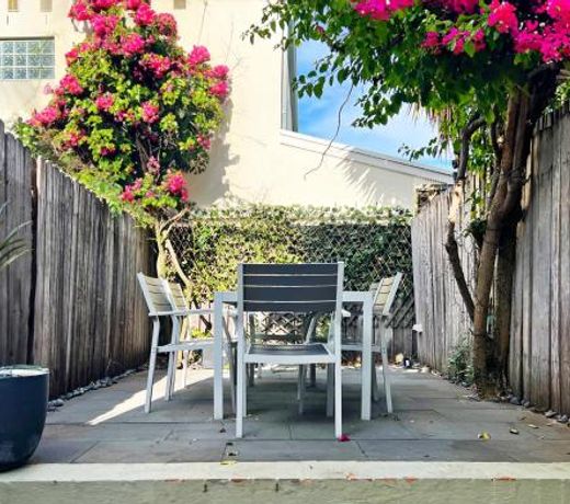 Cosy Cottage 2 Bedroom Great Location Close to Transport