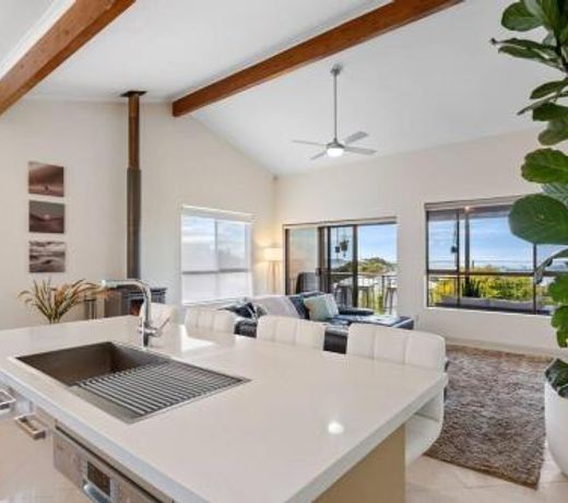 Valley View Home - 3 Bdrms, sleeps 6, wifi