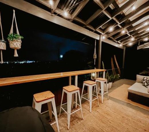 Valley View Home - 3 Bdrms, sleeps 6, wifi
