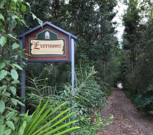 Evermoore Retreat Castle by the river