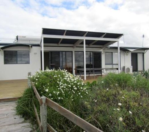 Bliss - Beachfront Sultana Point -
